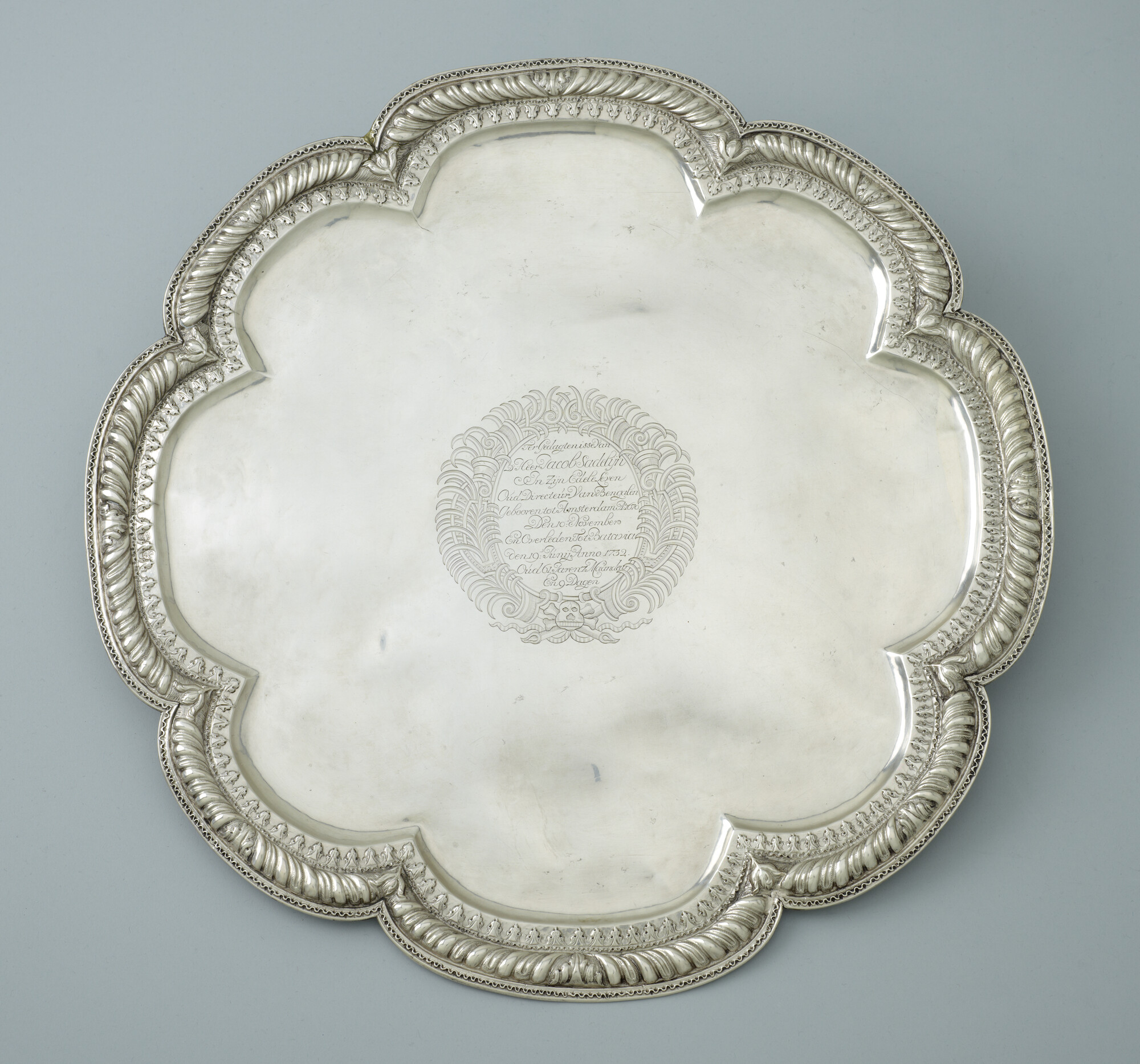 A.3495(01); Zilveren gedachtenisbord ter herinnering aan het overlijden van Jacob Sandelijn, 1732; gedenkbord