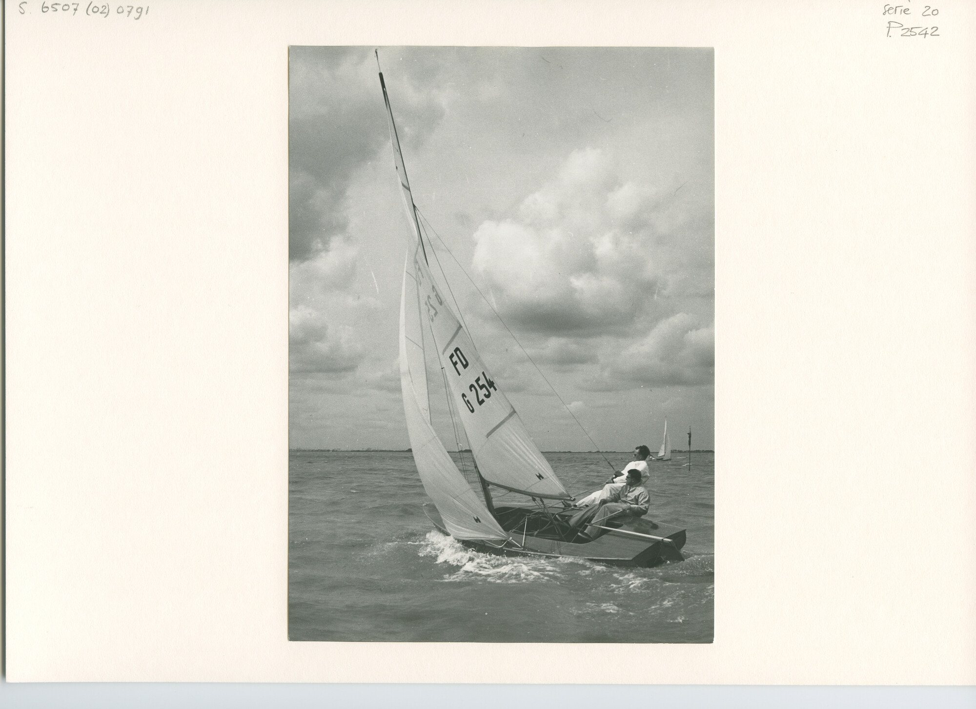 S.6507(02)0791.02; Zwart-wit foto van de FD-week 1962 op het IJsselmeer voor Muiden; foto