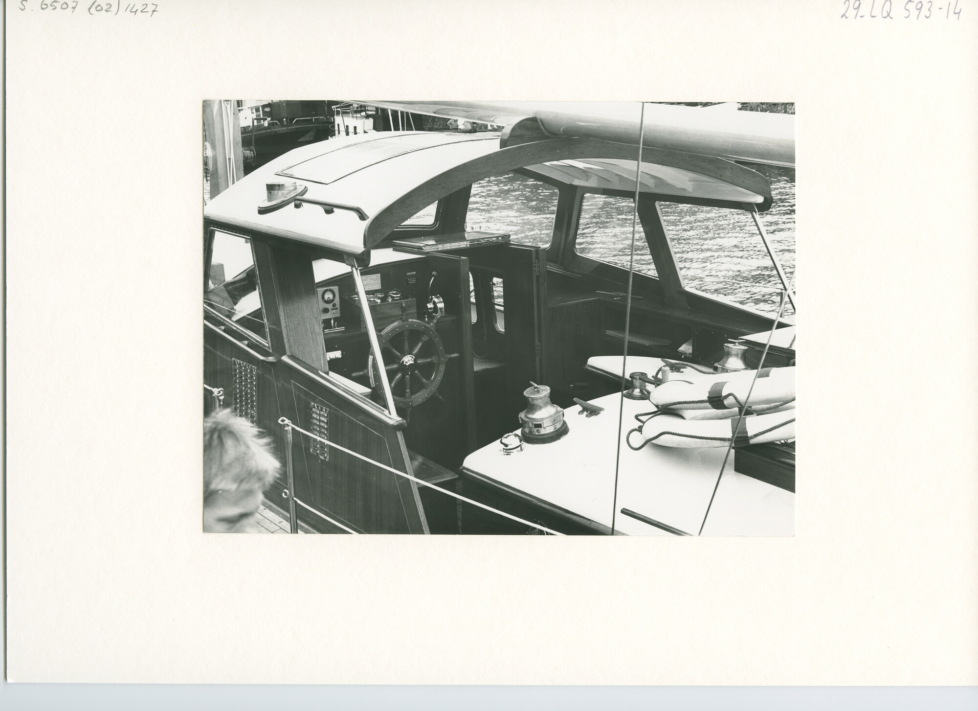 S.6507(02)1427.03; Zwart-wit foto van de tewaterlating van het motorzeiljacht Rose Fleur; foto