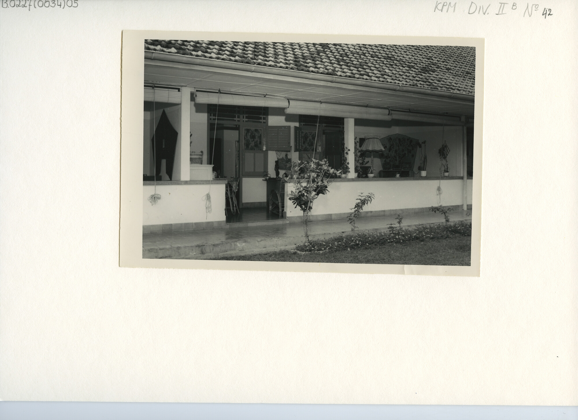 B.0227(0634)05; Foto van het logeergebouw van de KPM in Djakarta; foto