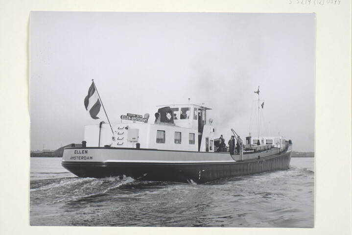 S.5219(12)0374; Fotos van de zwavelzuurtanker Ellen gebouwd op de langshelling van de werf van de ASM [...]; fotoreportage