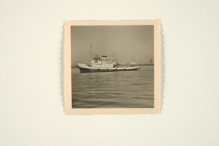 S.5219(12)0020; De haven- en zeesleepboot Flamingo; foto