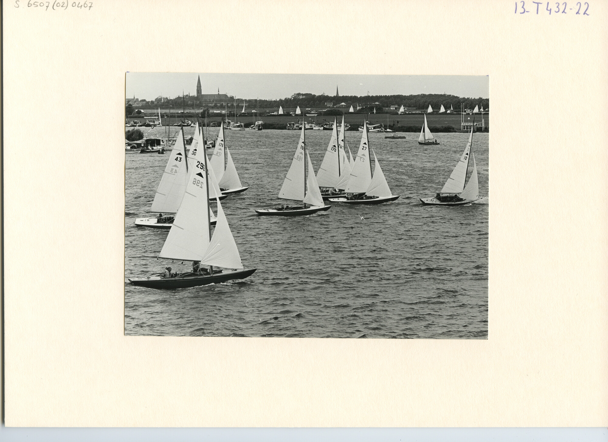 S.6507(02)0467.02; Zwart-wit foto van de Kaagweek 1966: start van de Pampus-klasse; foto