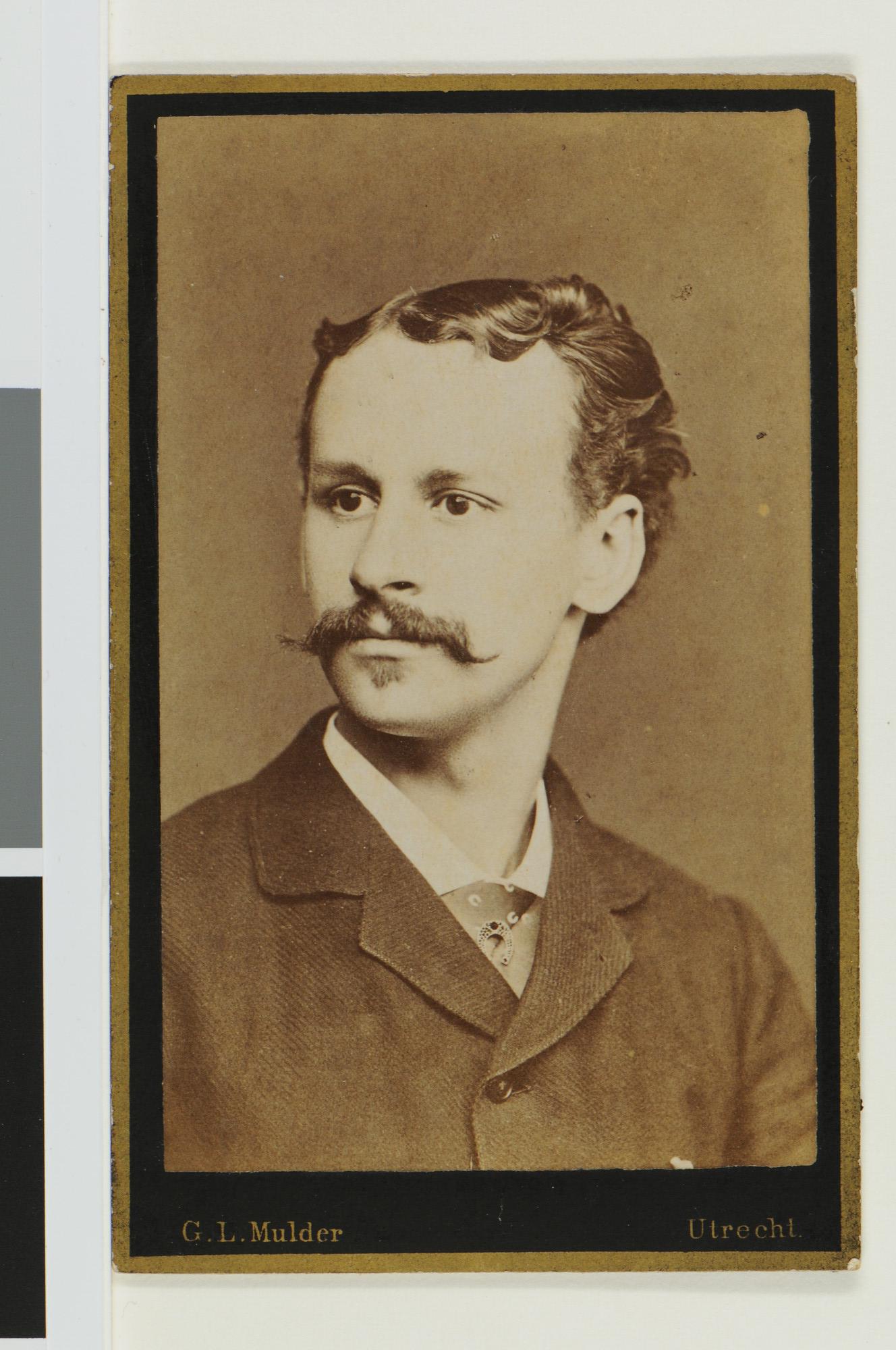 S.0653(16)29; Portretfoto van J.J. van Haak, arts en fotograaf tijdens de vijfde tocht van de 'Willem Barents' ; foto