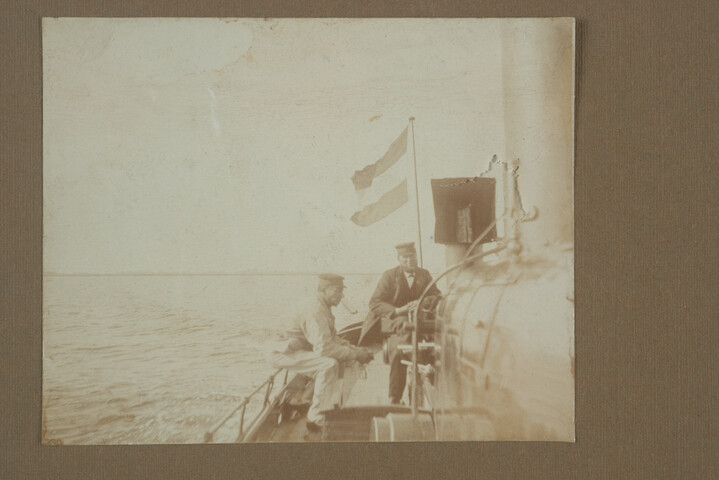 2001.1755; Omslag met vele foto's en knipsels van meest bergingsactiviteiten door Reederij v/h Gebroeders Goedkoop te Amsterdam in de periode 1929 / 1949; omslag
