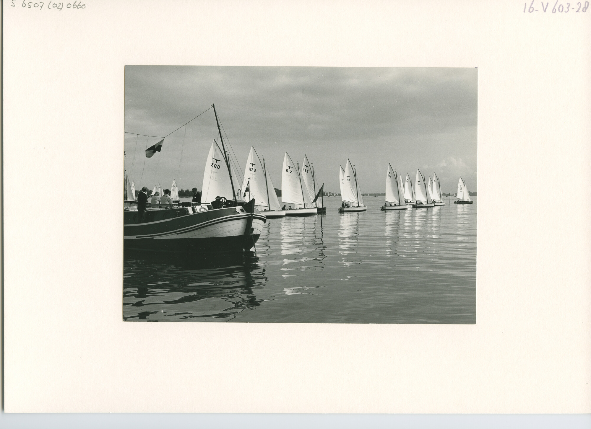 S.6507(02)0660.01; Zwart-wit foto van het Nederlands Kampioenschap Valk 1967 op de Westeinderplassen; foto