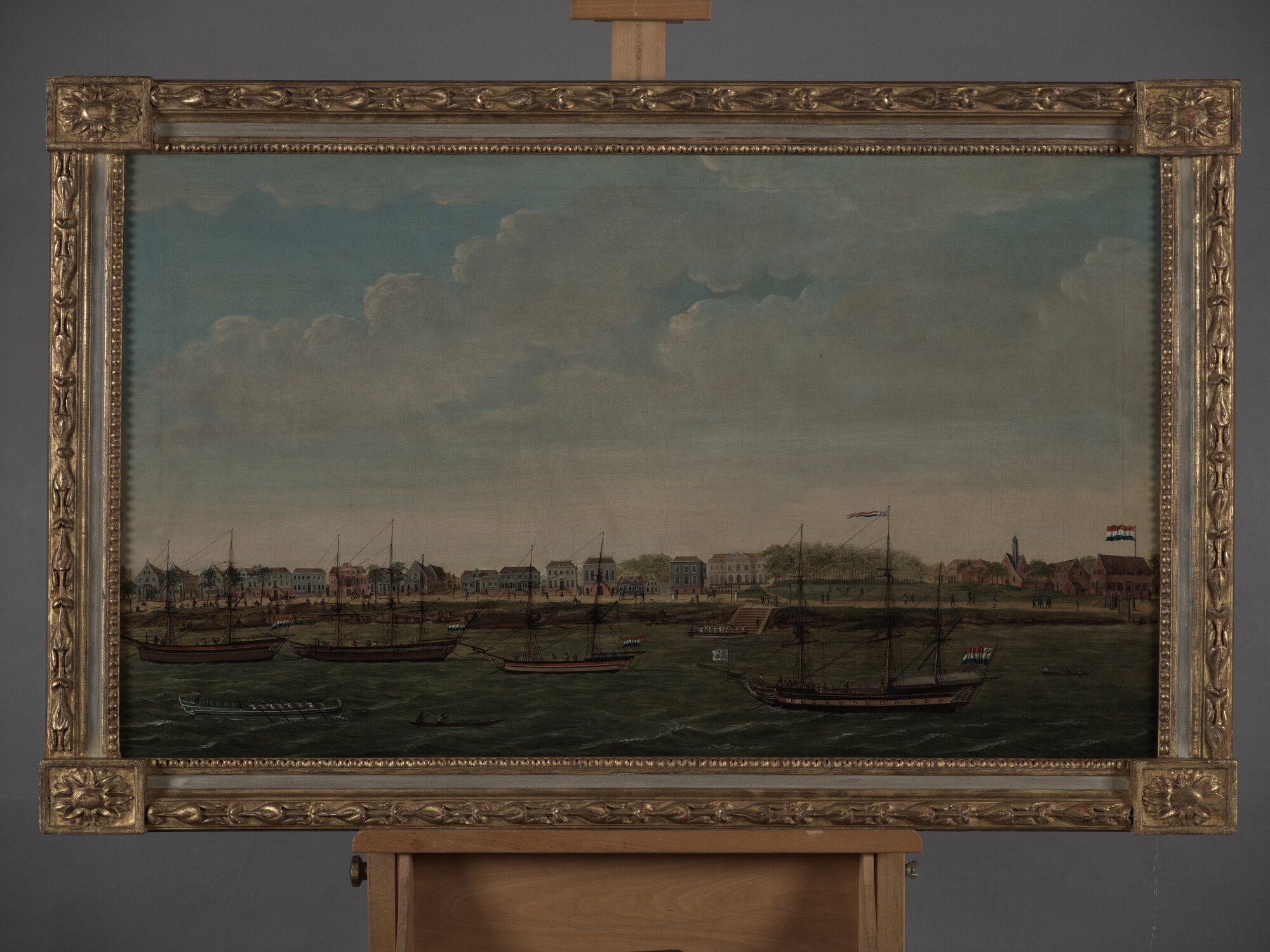 A.3535; Het fregat Vertrouwen voor anker aan de Waterkant, Paramaribo; schilderij