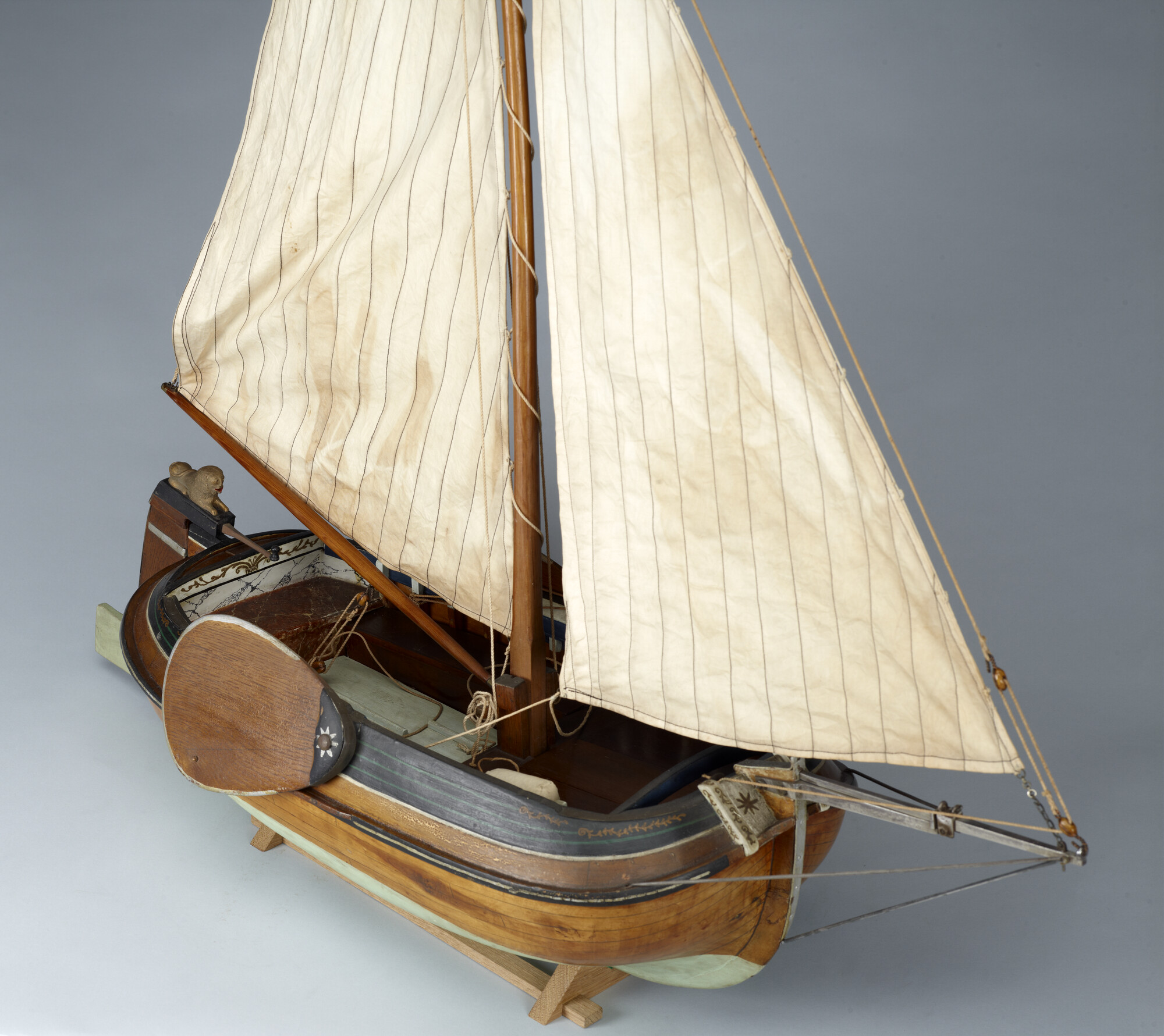 S.2639(01); Model van het Friese jacht Kikker; scheepsmodel