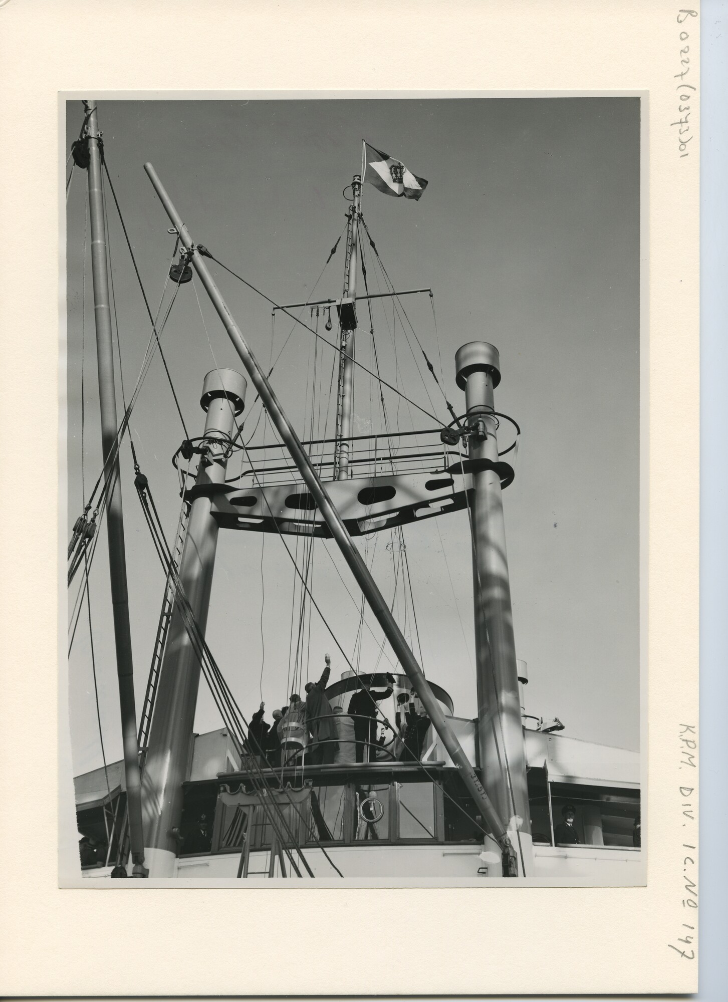 B.0227(0373)01; Foto van de overdracht van ms. Sabang door C. van der Giessen & Zonen; foto