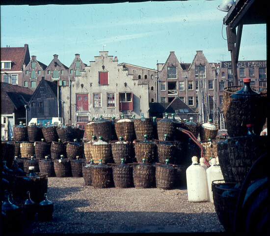 S.9100(0266); Bedrijvigheid op het Prinseneiland te Amsterdam; diapositief