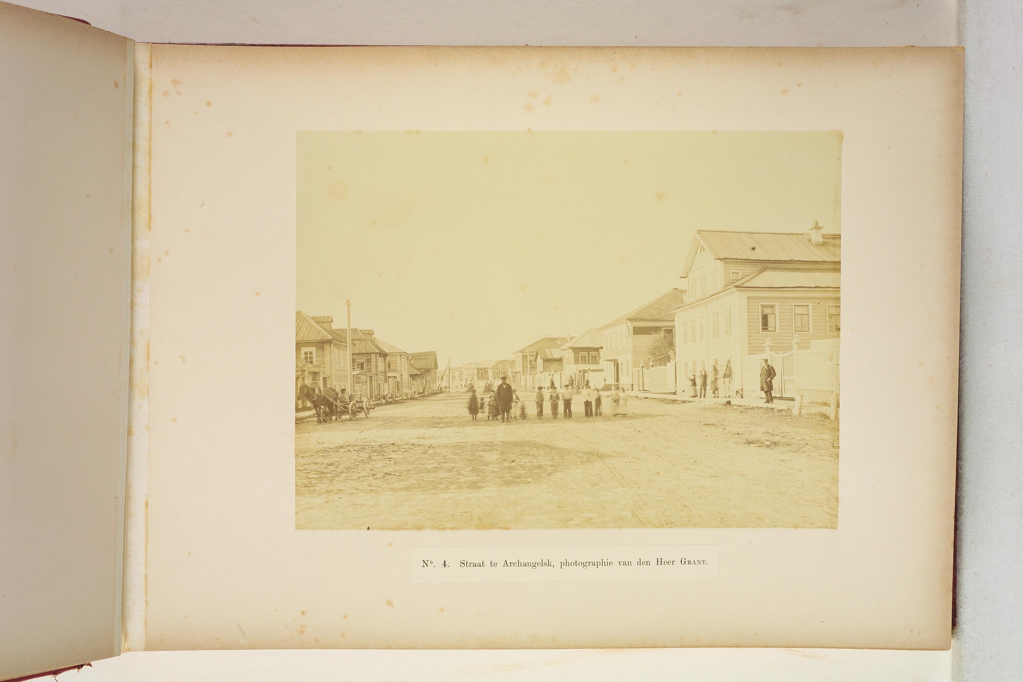 A.0345(06); Album met foto's van de Zesde Noordpoolexpeditie van de Willem Barents in 1883; fotoalbum