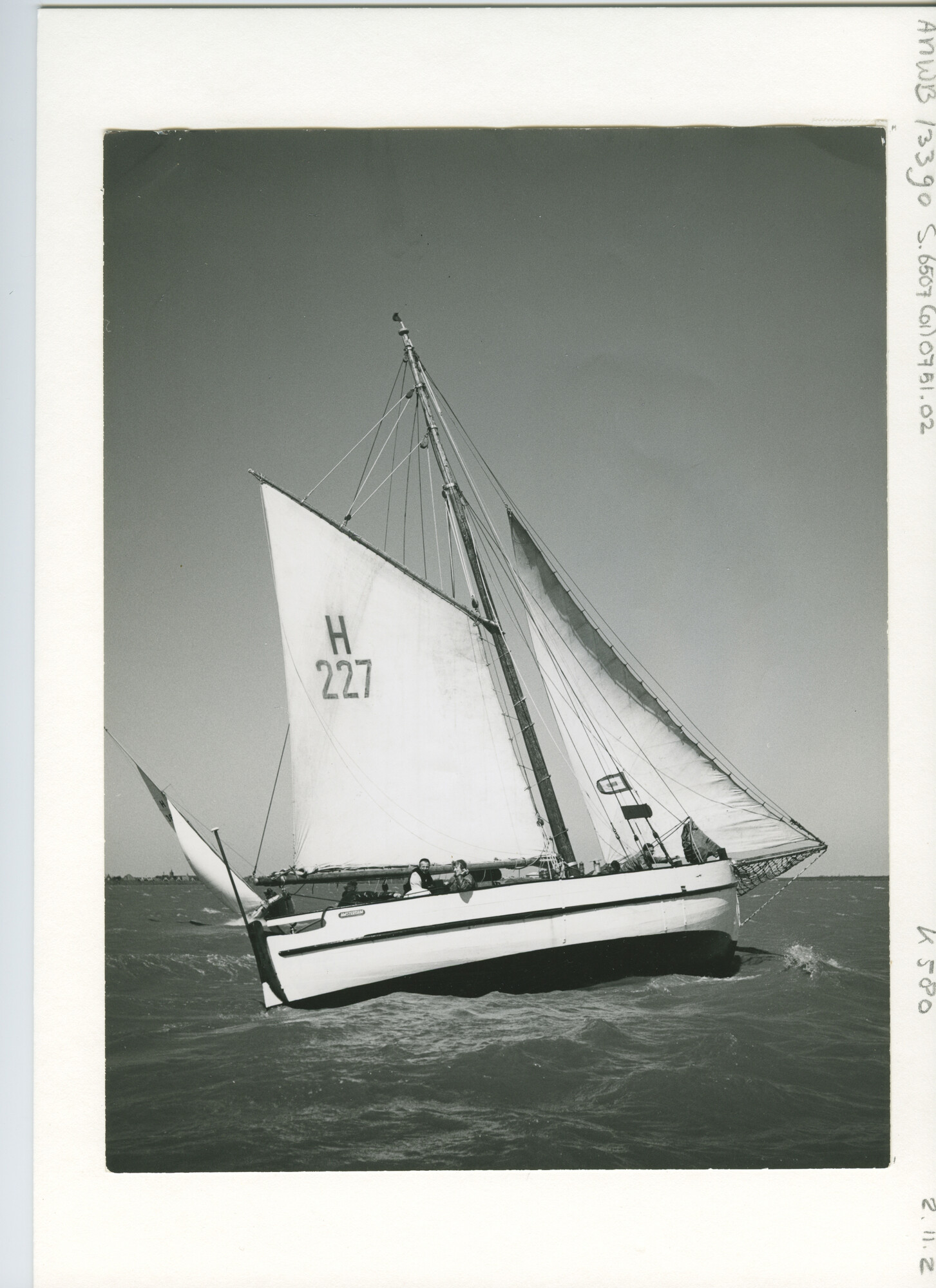 S.6507(01)0751.02; Foto van een wedstrijd voor RORC-gemeten jachten op het IJsselmeer voor Volendam; foto