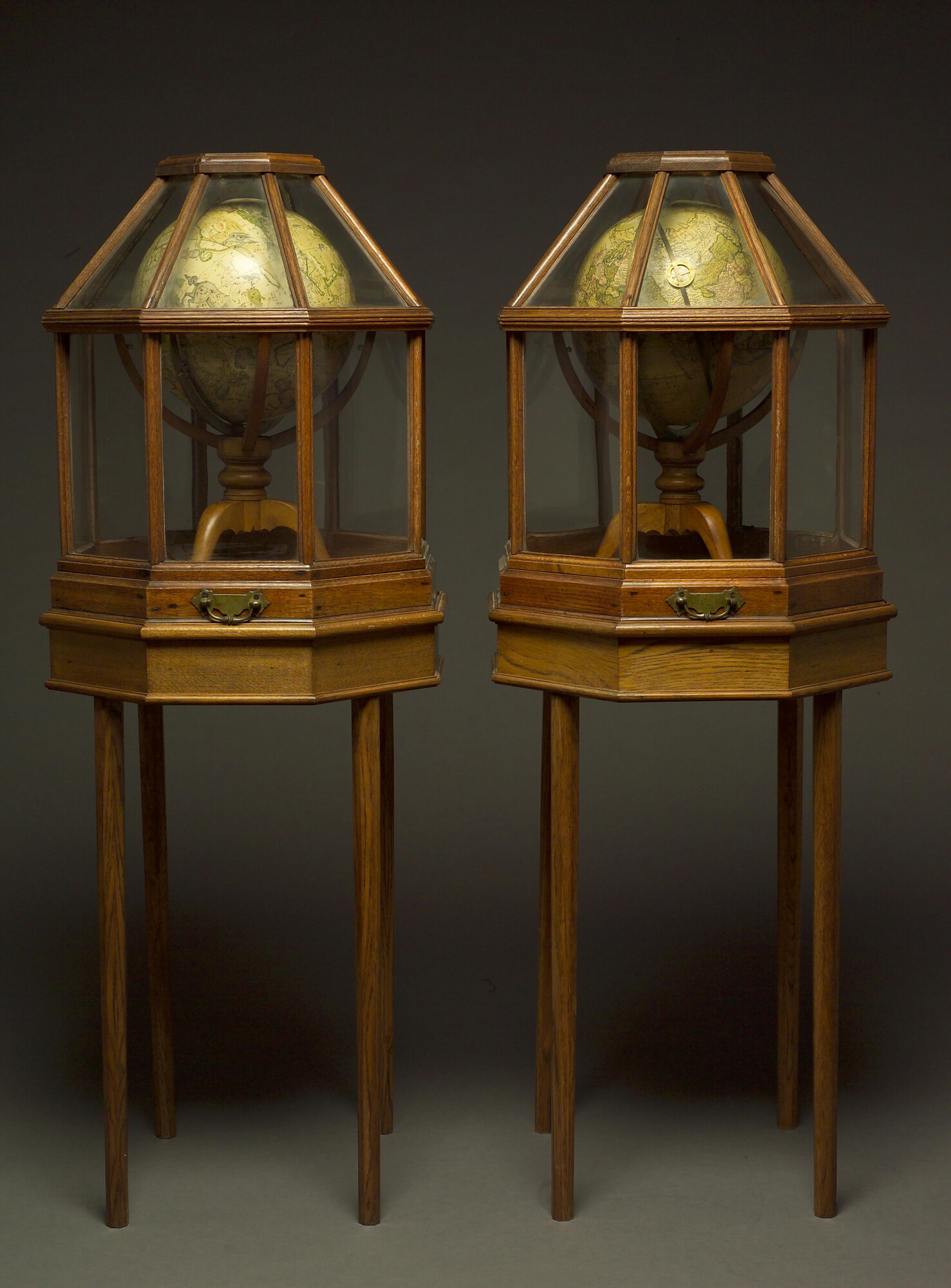 S.3099(02); Hemelglobe van 31 cm. in doorsnede door George Adams, 1766, opgedragen aan koning George III; globe