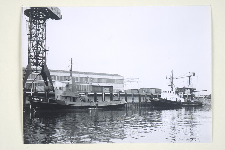 S.5219(12)0405; Foto's van de tewaterlating van de havensleepboot 'Schelde III', gebouwd op de langshelling van de ASM; fotoreportage