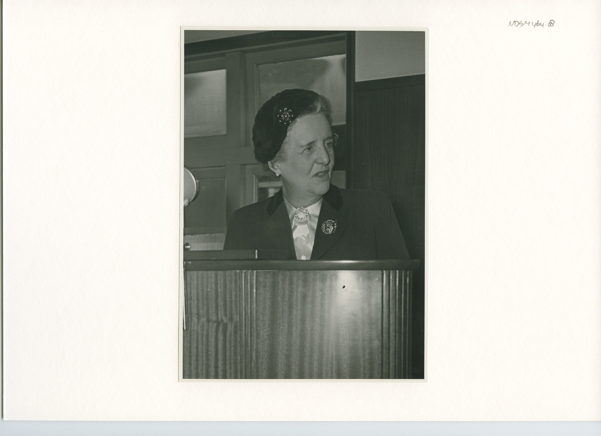 S.5444(2561)7; Foto van de tewaterlating van het vrachtschip ms. Ouwerkerk; foto