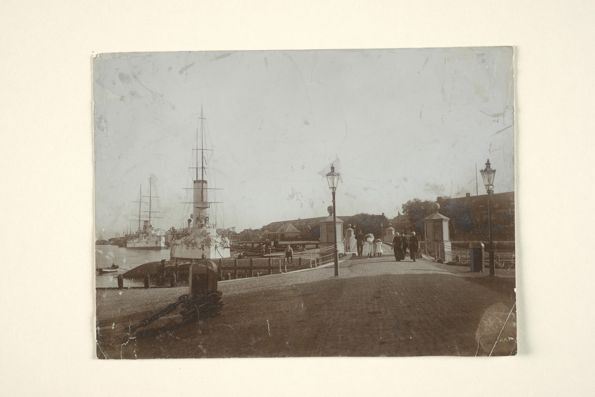 1994.7392; De haven van Den Helder; foto