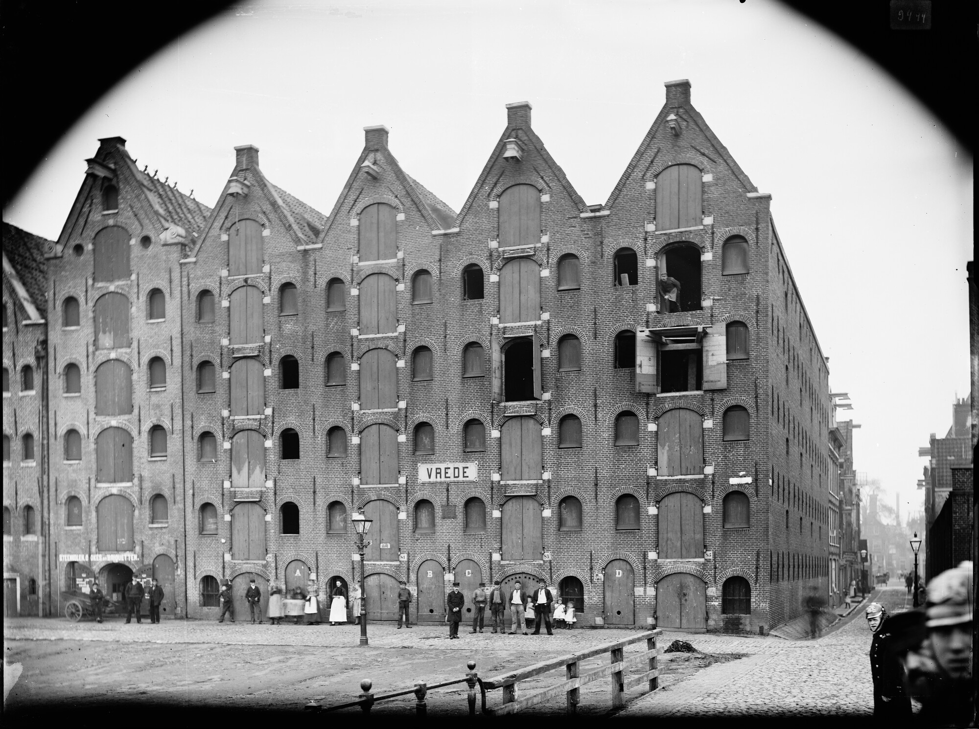 S.1156(06)123; Negatief van het [graan]pakhuis Vrede op Prinseneiland te Amsterdam; negatief