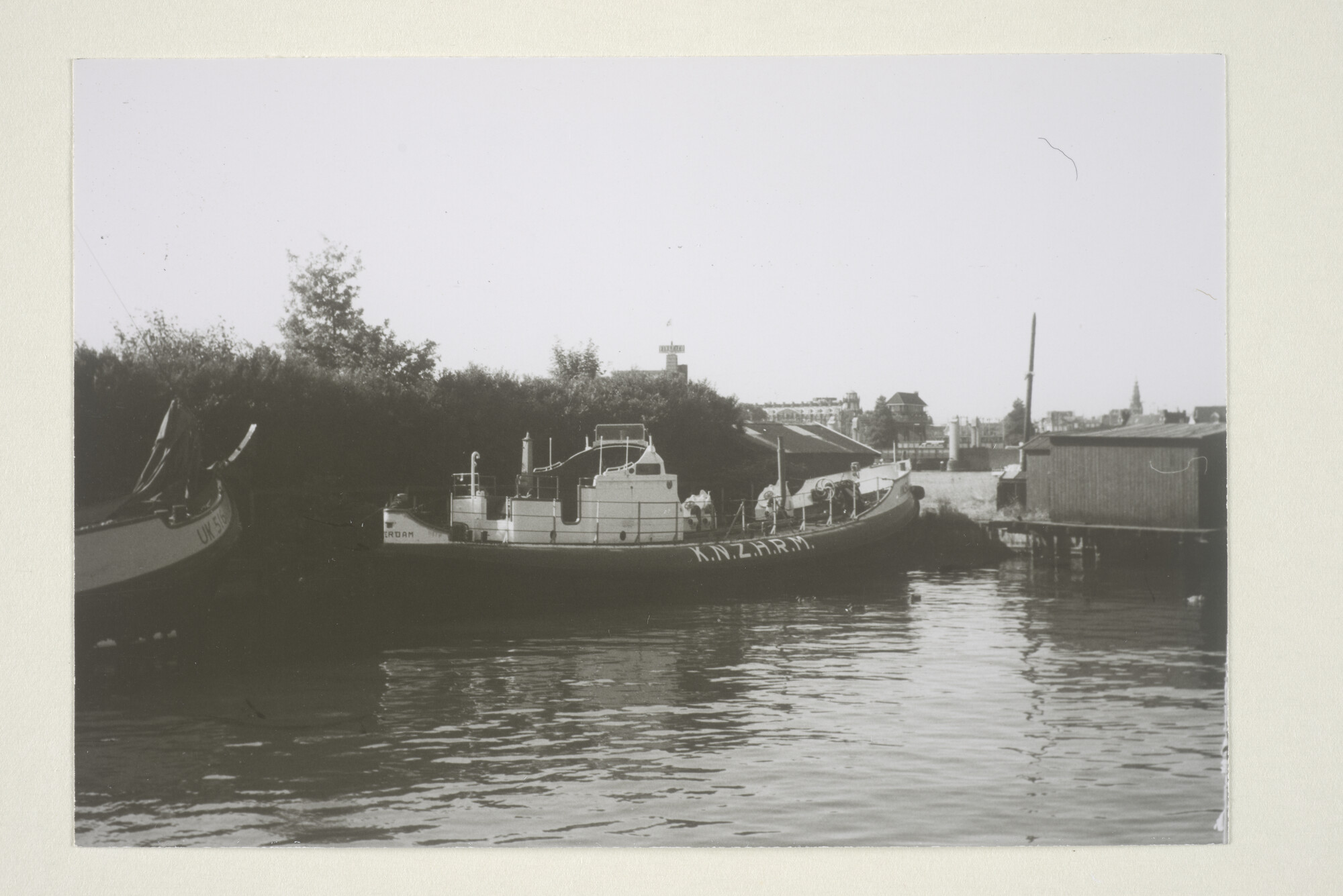 2000.2609; De reddingboot 'Insulinde' in de Sixhaven te Amsterdam, 12 augustus 1970; foto
