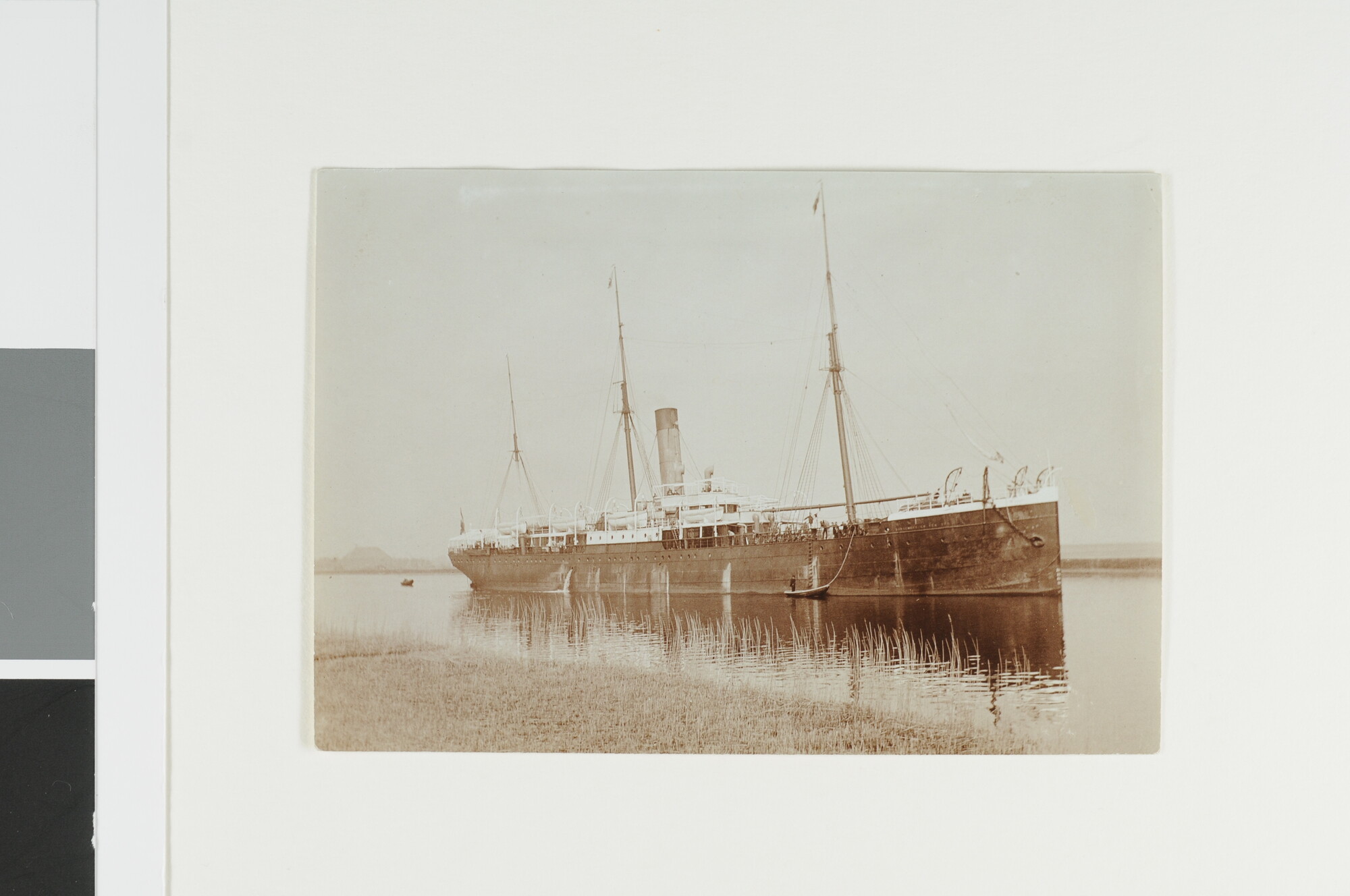 S.3565(71); Het vrachtschip ss. Brugemeester den Tex van de SMN; foto