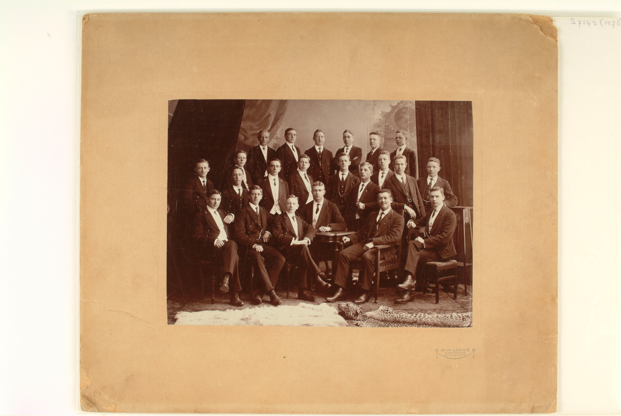 S.7143(1276)1a; Klassenfoto van J.W. Fransen en klasgenoten; foto