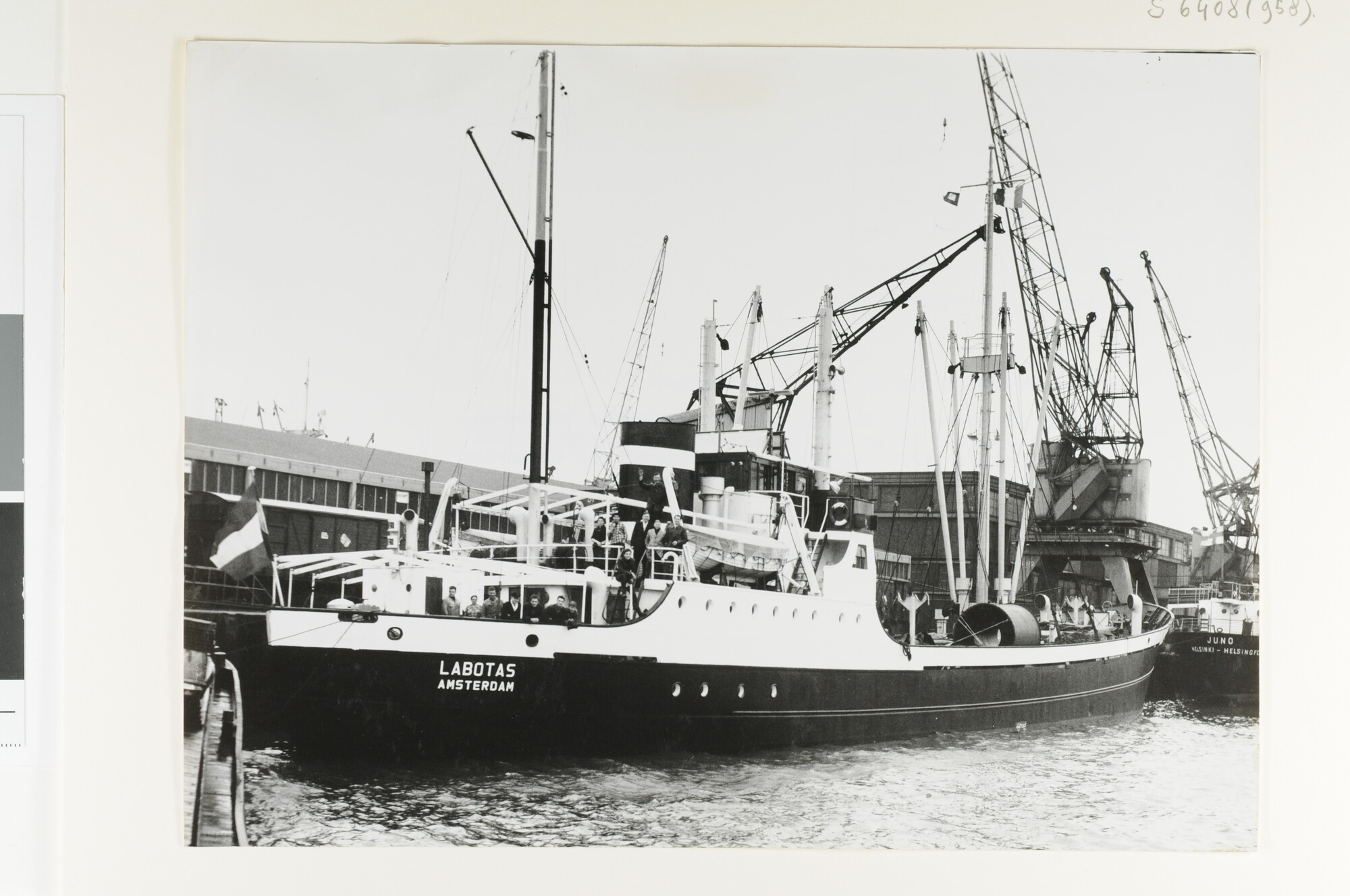 S.6408(0958); Het vrachtschip ms. Labotas ligt afgemeerd in de Lekhaven te Rotterdam [...]; foto