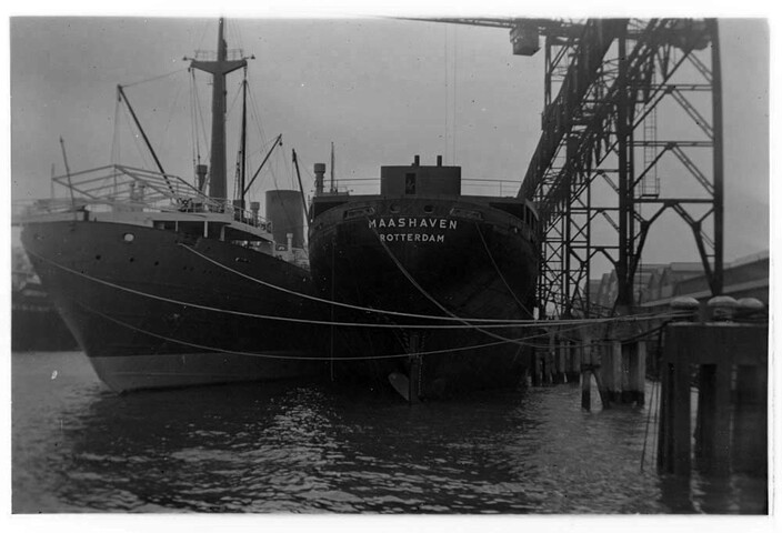 1995.5287; Negatief van de afbouw van het vrachtschip ms. 'Slamat'; negatief