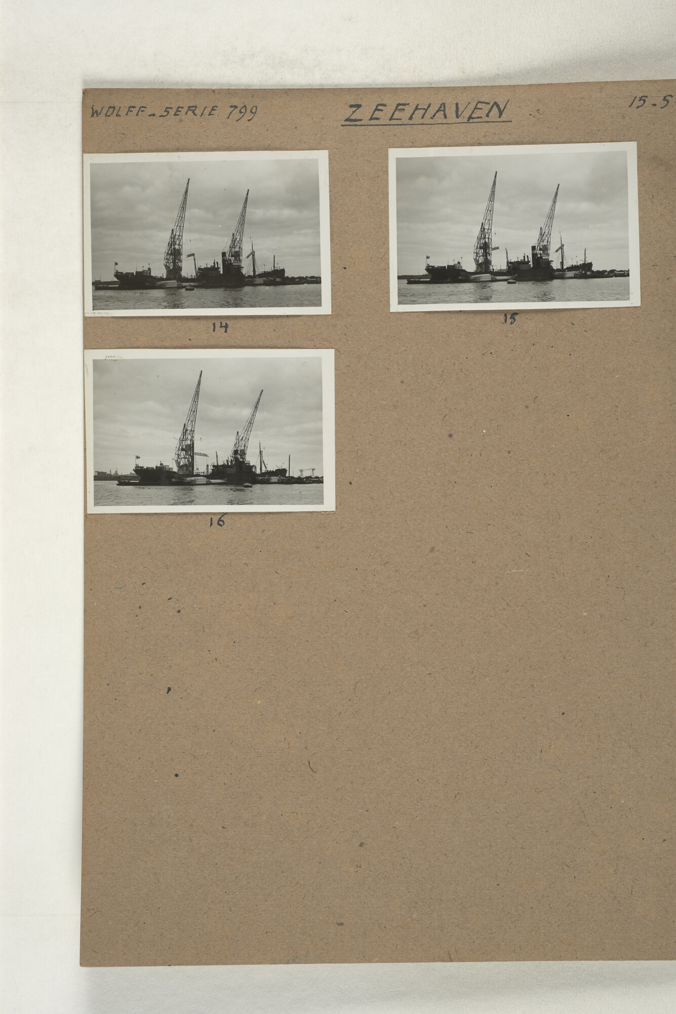1998.2181; Omslag met een grote hoeveelheid proef foto's gemaakt in opdracht van de Gemeente Handelsinrichtingen en de Vereniging "de Amsterdamsche Haven" te Amsterdam.; omslag