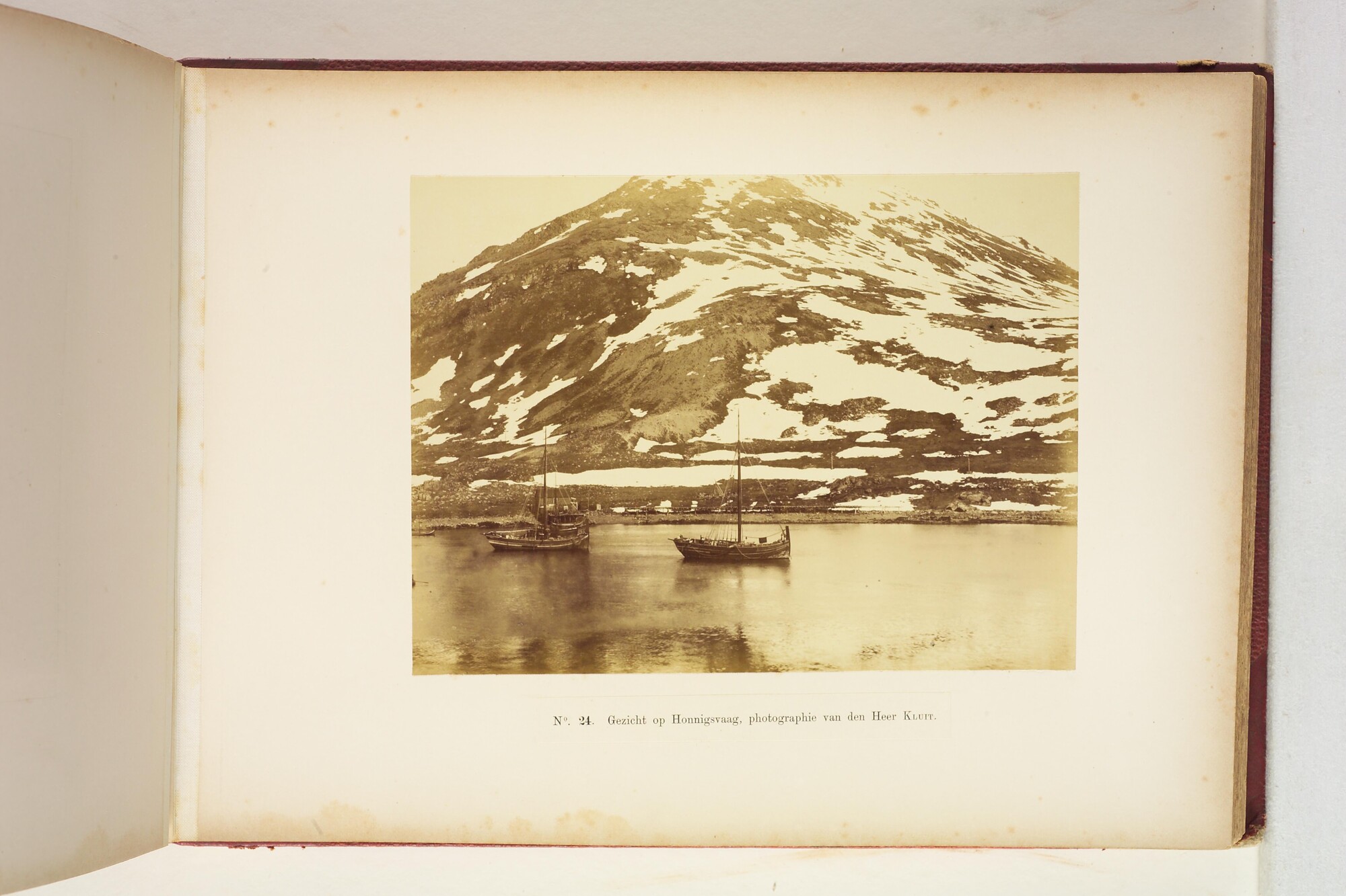A.0345(06); Album met foto's van de Zesde Noordpoolexpeditie van de Willem Barents in 1883; fotoalbum
