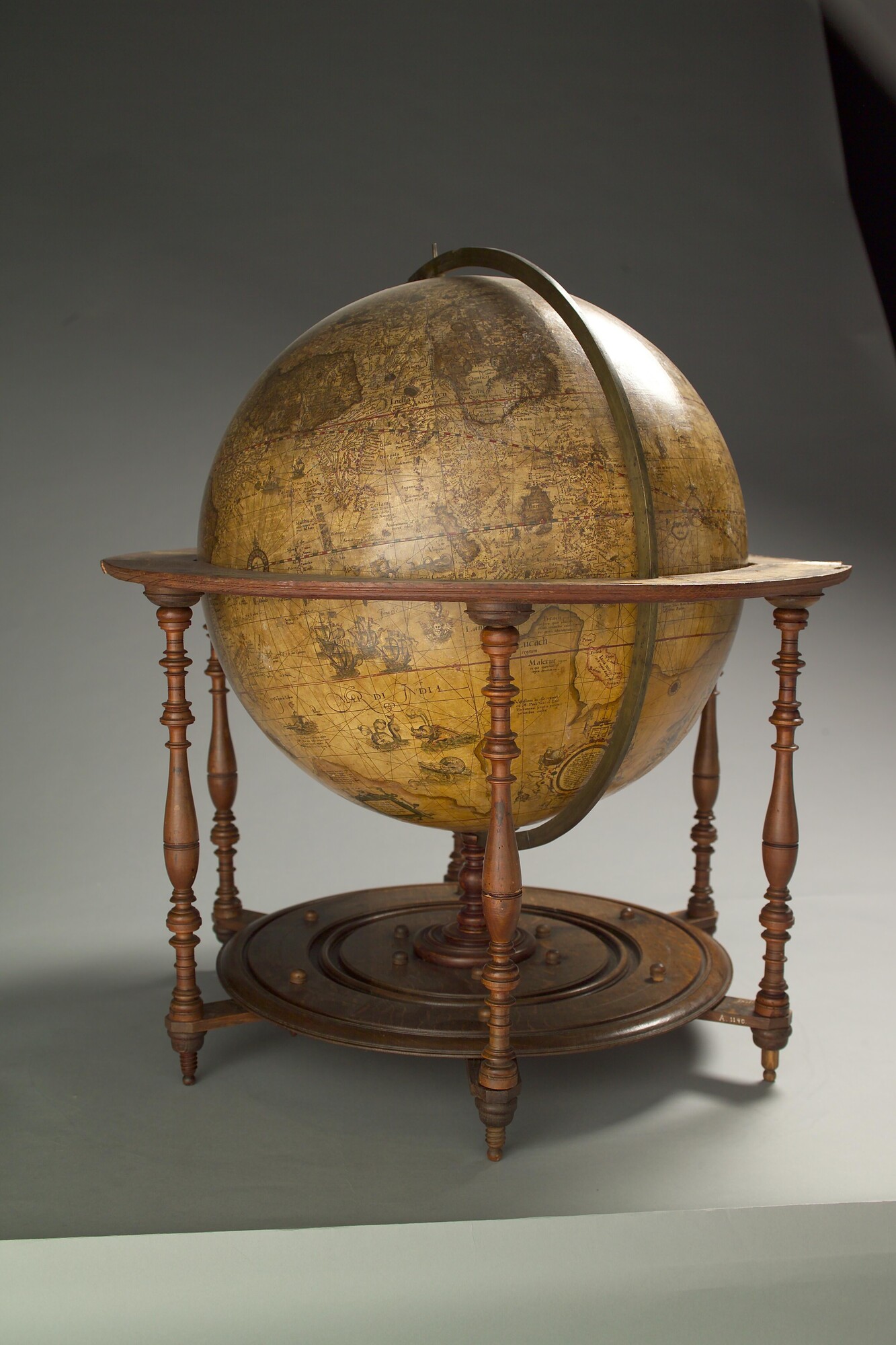 A.1140; Aardglobe van 52,5 cm doorsnede door Jacob Floris van Langren, 1589; globe