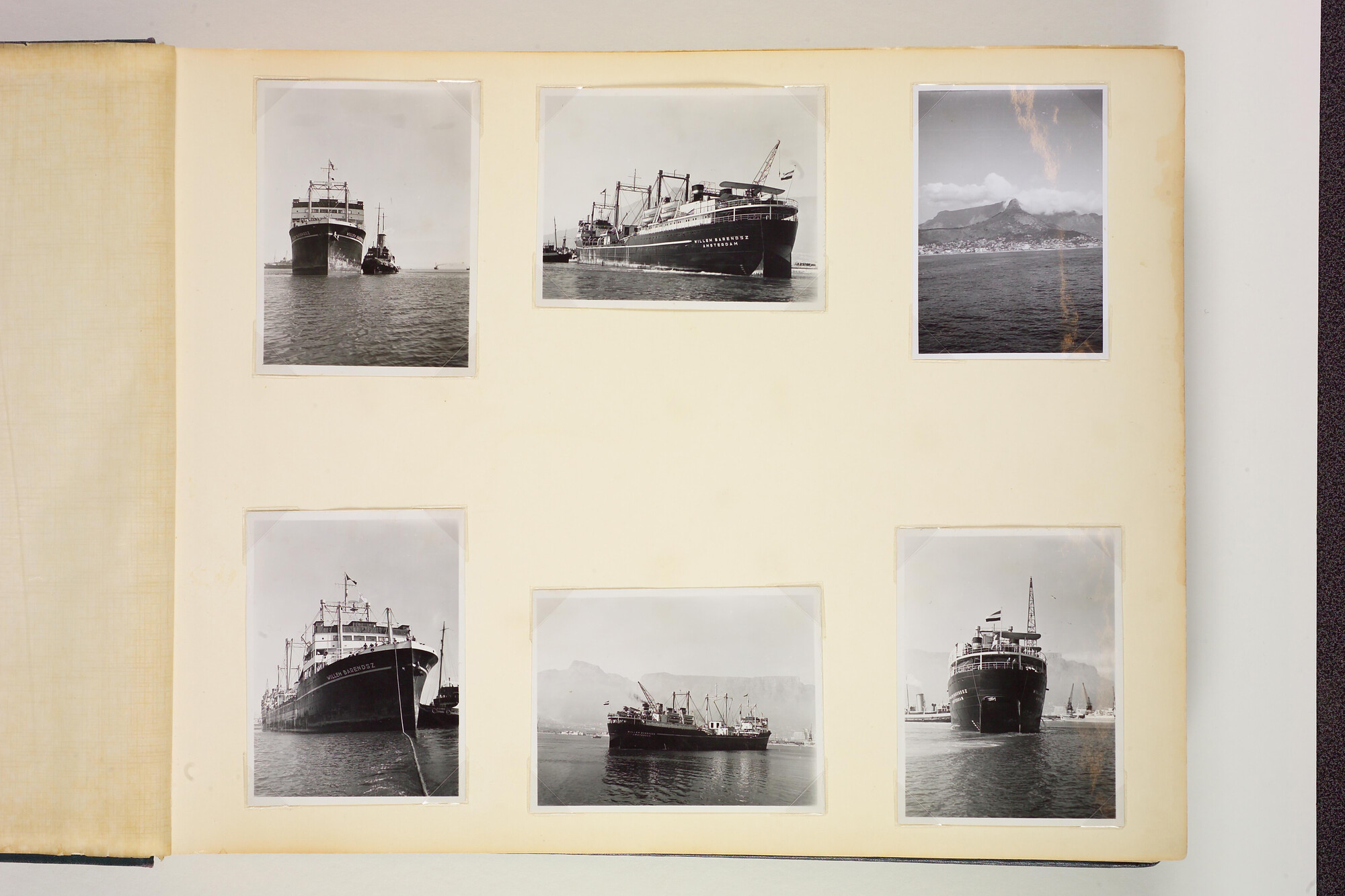 1990.0579; Tweede album met foto's van het walvismoederschip ms. Willem Barendsz (I); fotoalbum