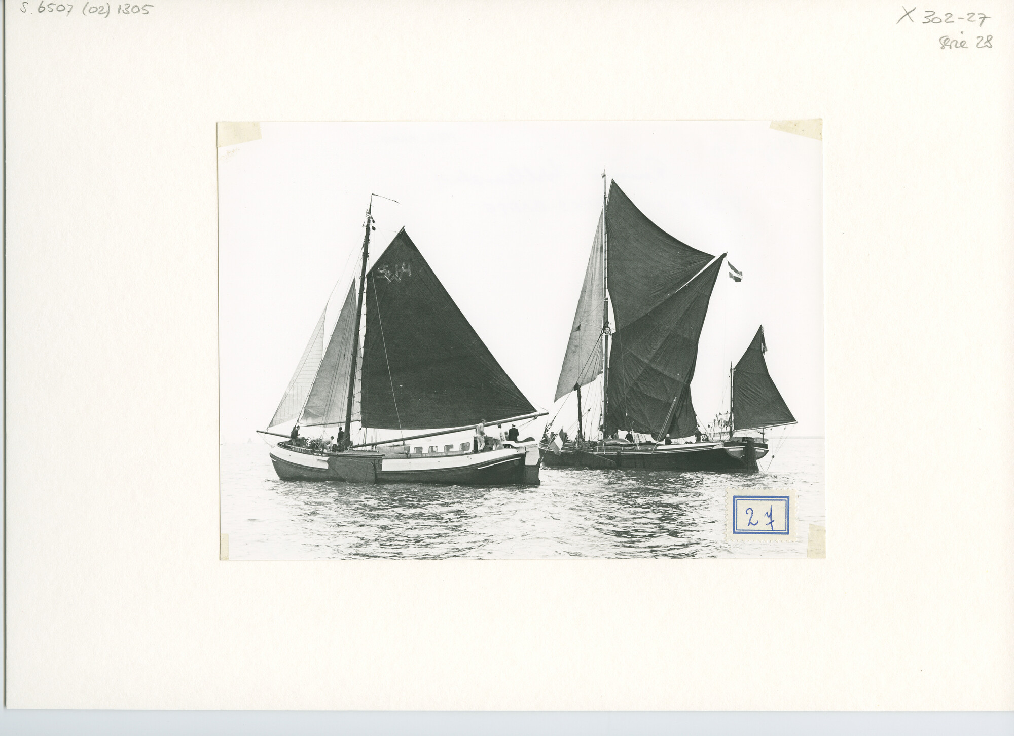 S.6507(02)1305.02; Zwart-wit foto van de reünie van ronde en platbodemjachten te Willemstad; foto