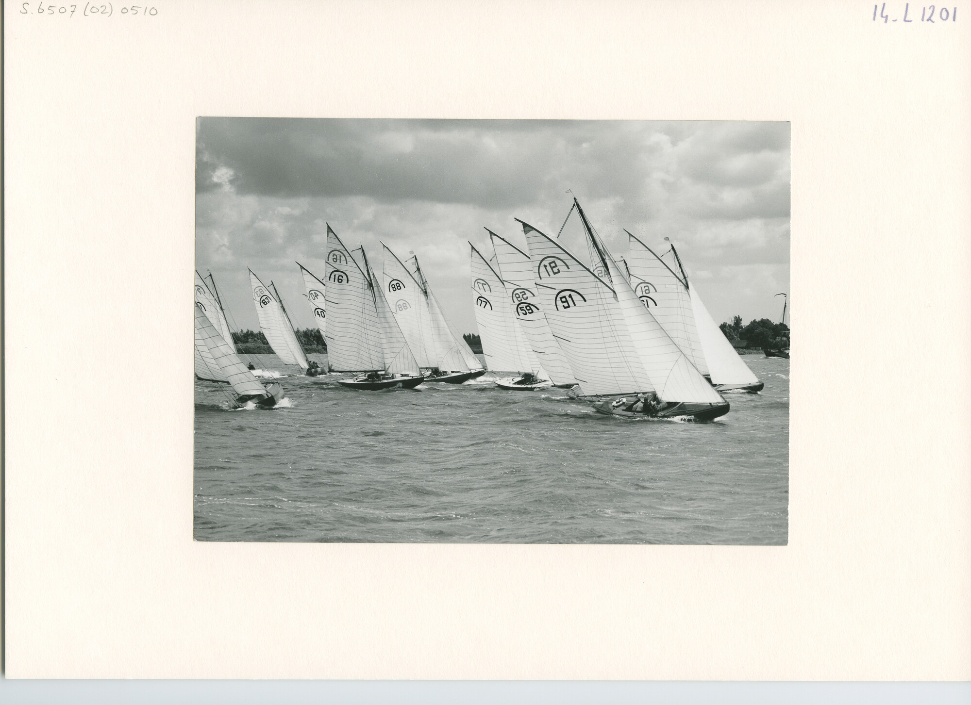 S.6507(02)0510.03; Zwart-wit foto van de Kaagweek 1958: de Regenboogklasse; foto