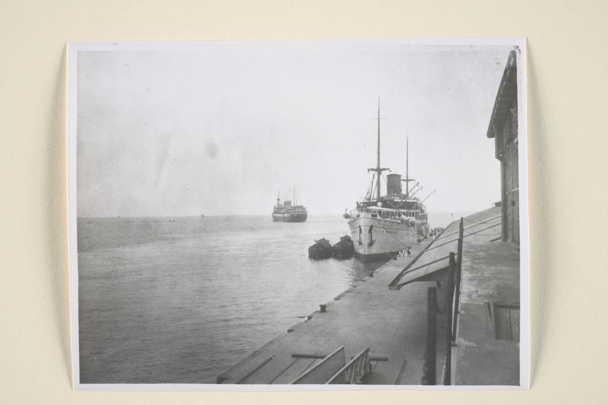 1995.5093; Reproductiefoto's van het mailschip ms. Johan van Oldenbarnevelt van de SMN; fotoreportage