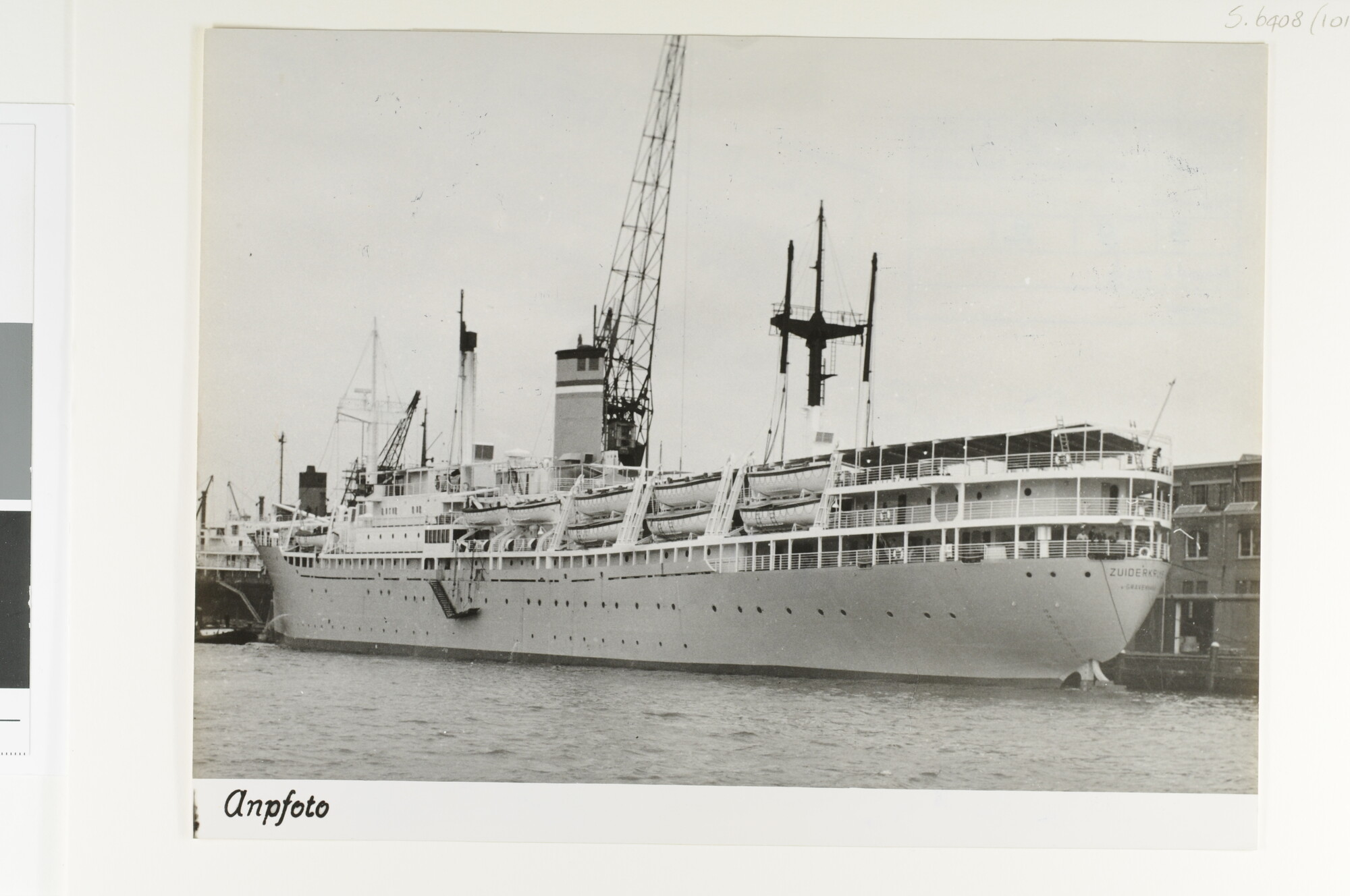 S.6408(1010); Het emigrantenschip ss. Zuiderkruis; foto