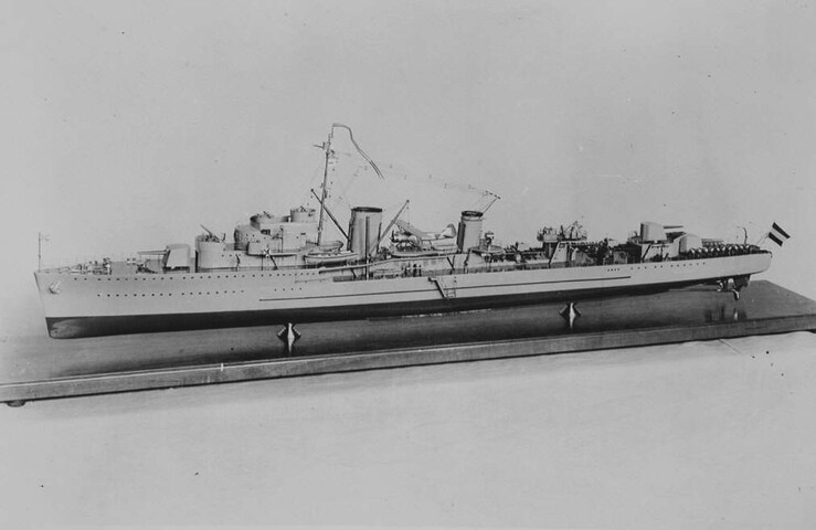 B.0203(01); Model van de torpedobootjager Hr.Ms. Isaac Sweers; scheepsmodel