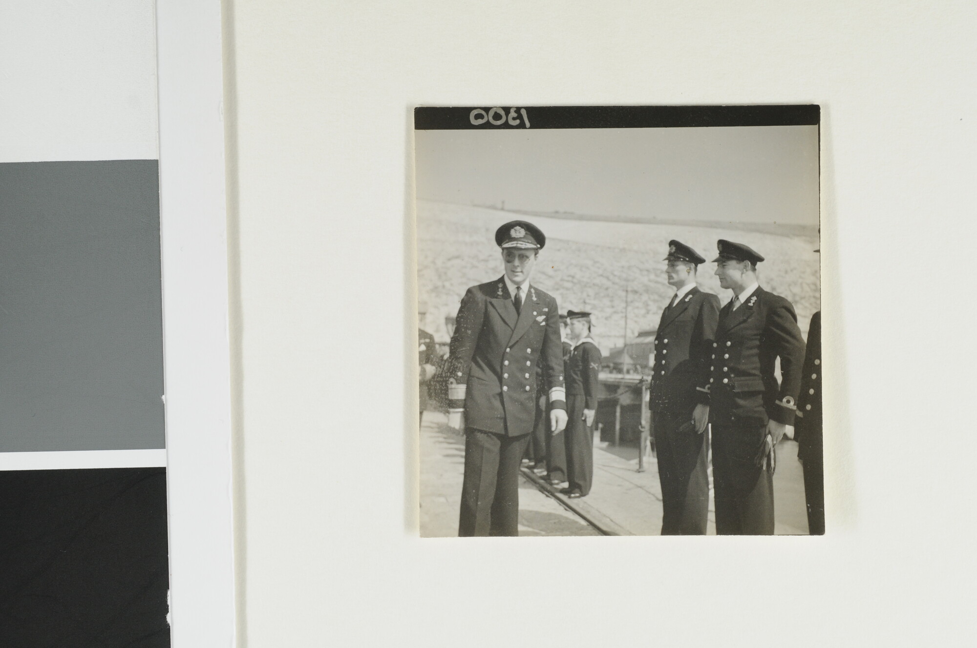 S.4872(04)12; Foto's van een bezoek van prins Bernhard aan het Nederlandse MTB/MGB-flottielje te Dover; fotoreportage