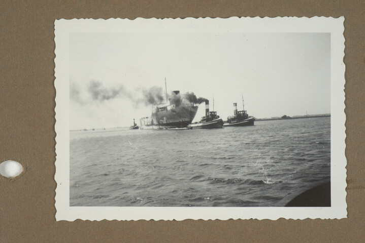 2001.1755; Omslag met vele foto's en knipsels van meest bergingsactiviteiten door Reederij v/h Gebroeders Goedkoop te Amsterdam in de periode 1929 / 1949; omslag