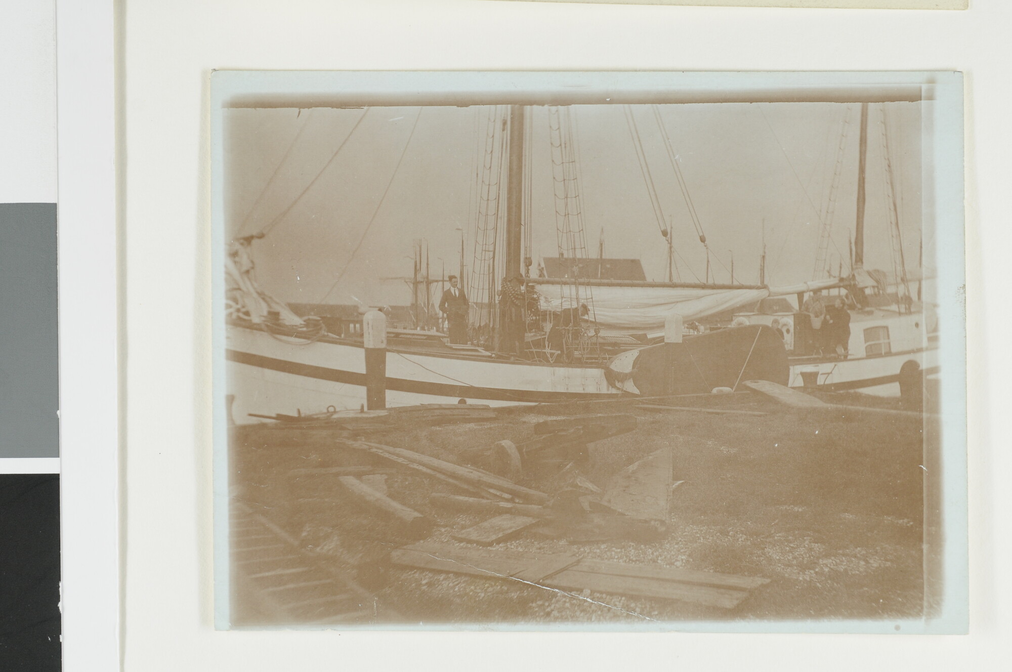 S.5707(05); Twaalf fotos genomen omstreeks 1925 tijdens een zeiltocht op de Zuiderzee en de Wadden [...]; fotoreportage