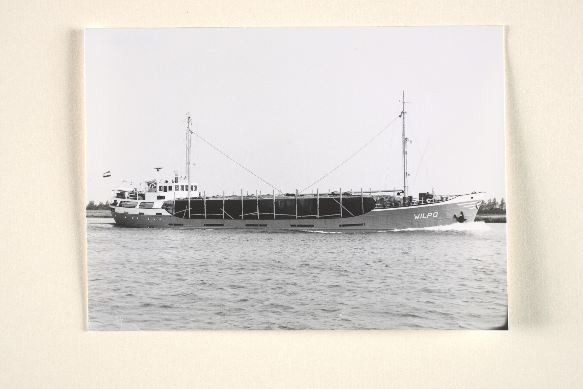 1996.3023; De coaster ms. Wilpo van Rederij Ponza (Scheepvaartkantoor J. Tavenier) te [...]; foto