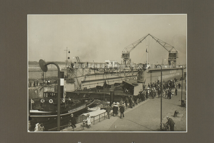 2001.1755; Omslag met vele foto's en knipsels van meest bergingsactiviteiten door Reederij v/h Gebroeders Goedkoop te Amsterdam in de periode 1929 / 1949; omslag
