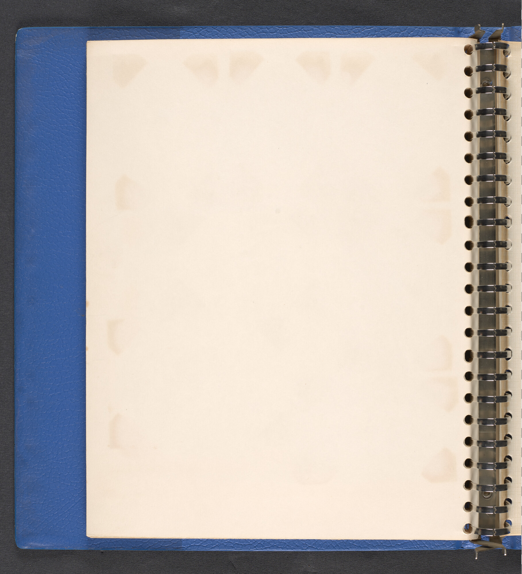 2022.1516; Multomap met foto's gemaakt tijdens reizen van walvisfabrieksschip Willem Barendsz (I), seizoenen 1947-'48 t/m 1950-'51; fotoalbum