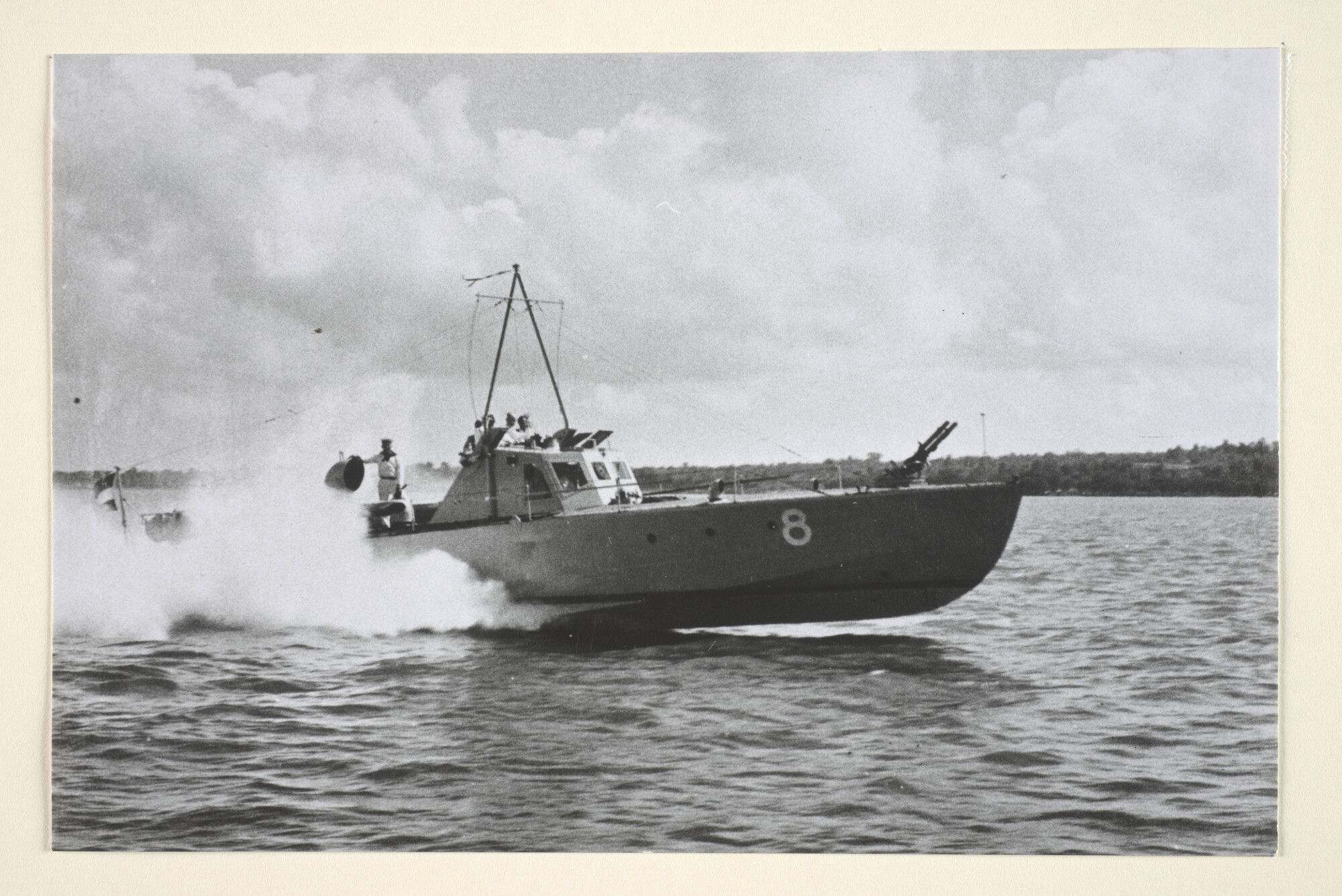 1995.1306; Reproductiefotos van motortorpedoboot TM 8 tijdens oefeningen in de [...]; fotoreportage