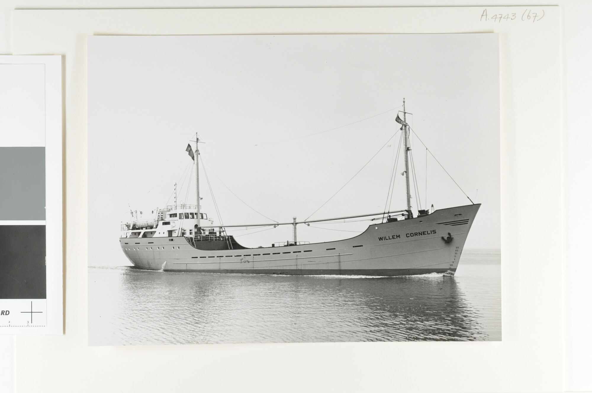 A.4743(71); De coaster ms. 'Willem Cornelis' van Rederij Saskia (Van Schellen Bevrachtingskantoor te Rotterdam); foto