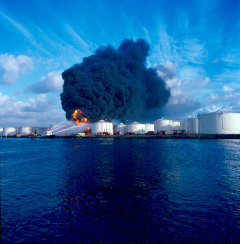 S.9100(4265); Grote tankbrand bij Comos; diapositief