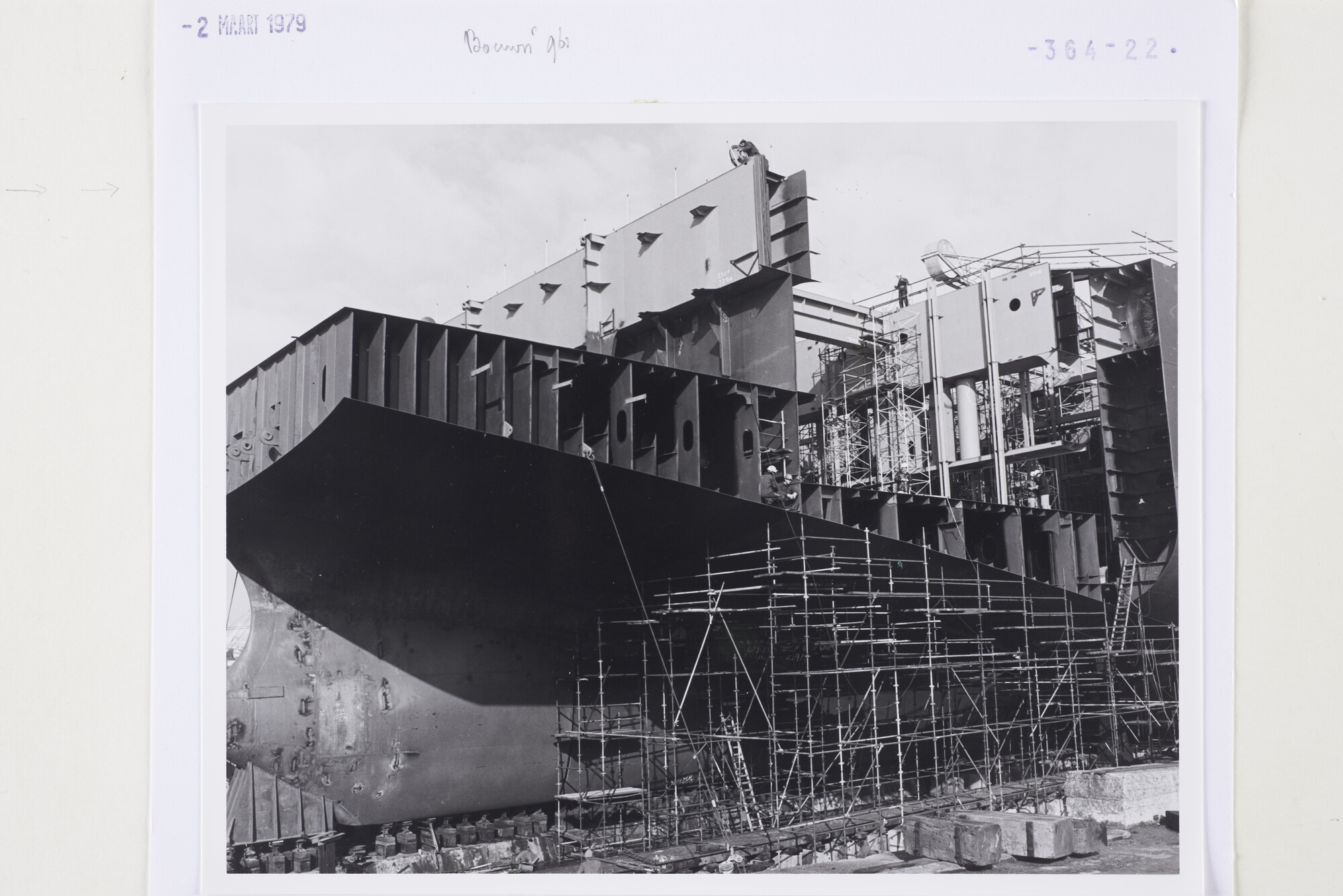 S.5444(6079)07; Foto van het containerschip ms. Incotrans Speed in aanbouw op helling II/III van de NDSM; foto