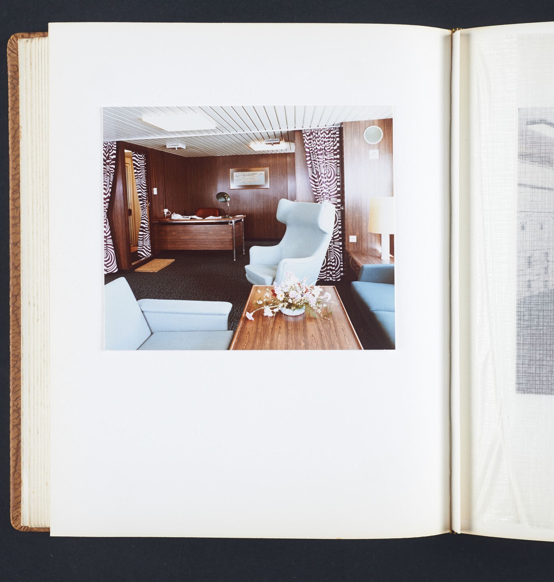 2016.2698; Fotoalbum van de bouw, de naamgeving en overdracht, het interieur en luchtopnamen van ms. Nedlloyd Delft; fotoalbum