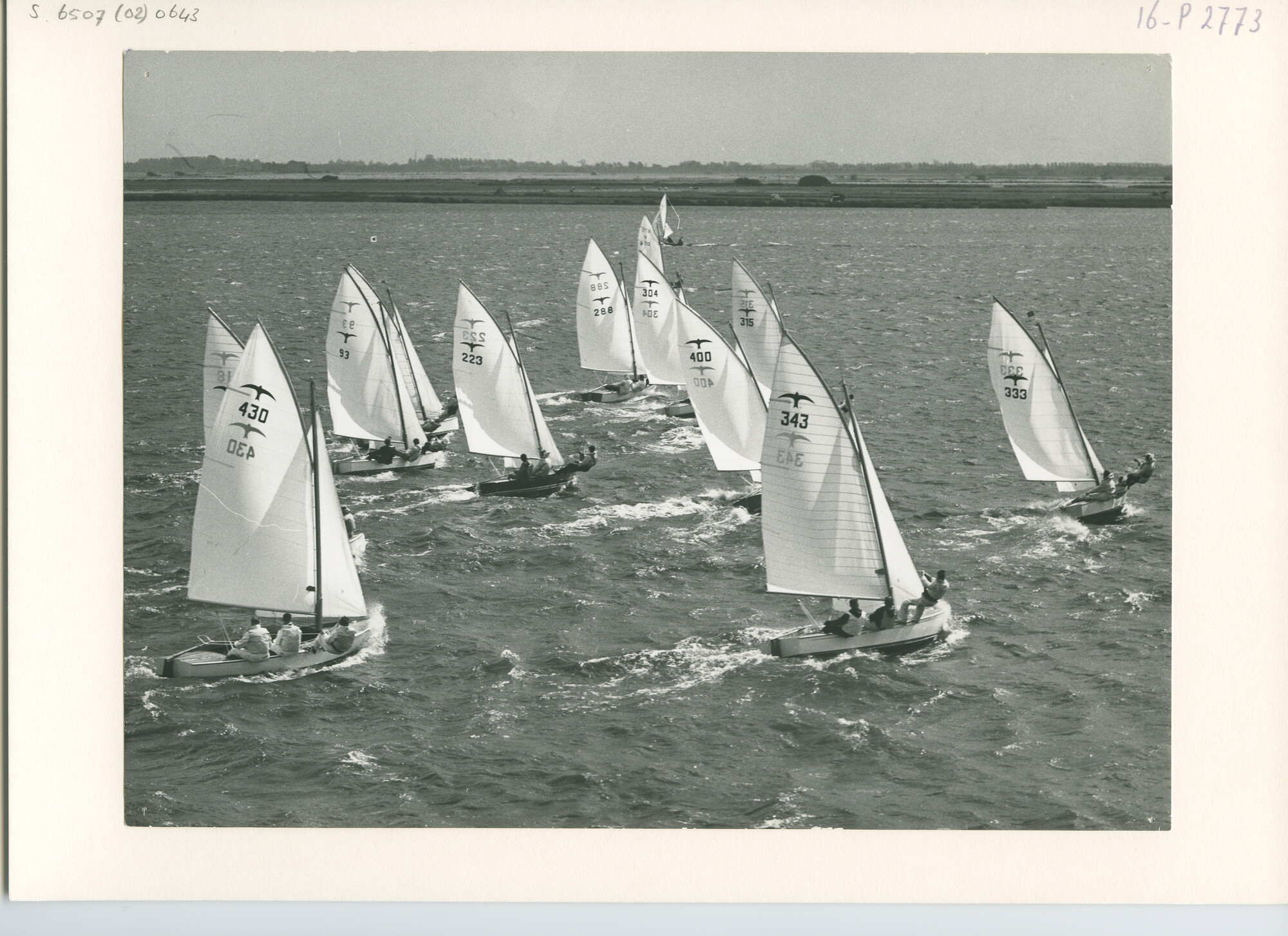 S.6507(02)0643.01; Zwart-wit foto van de Sneekweek 1962: de Valkenklasse; foto