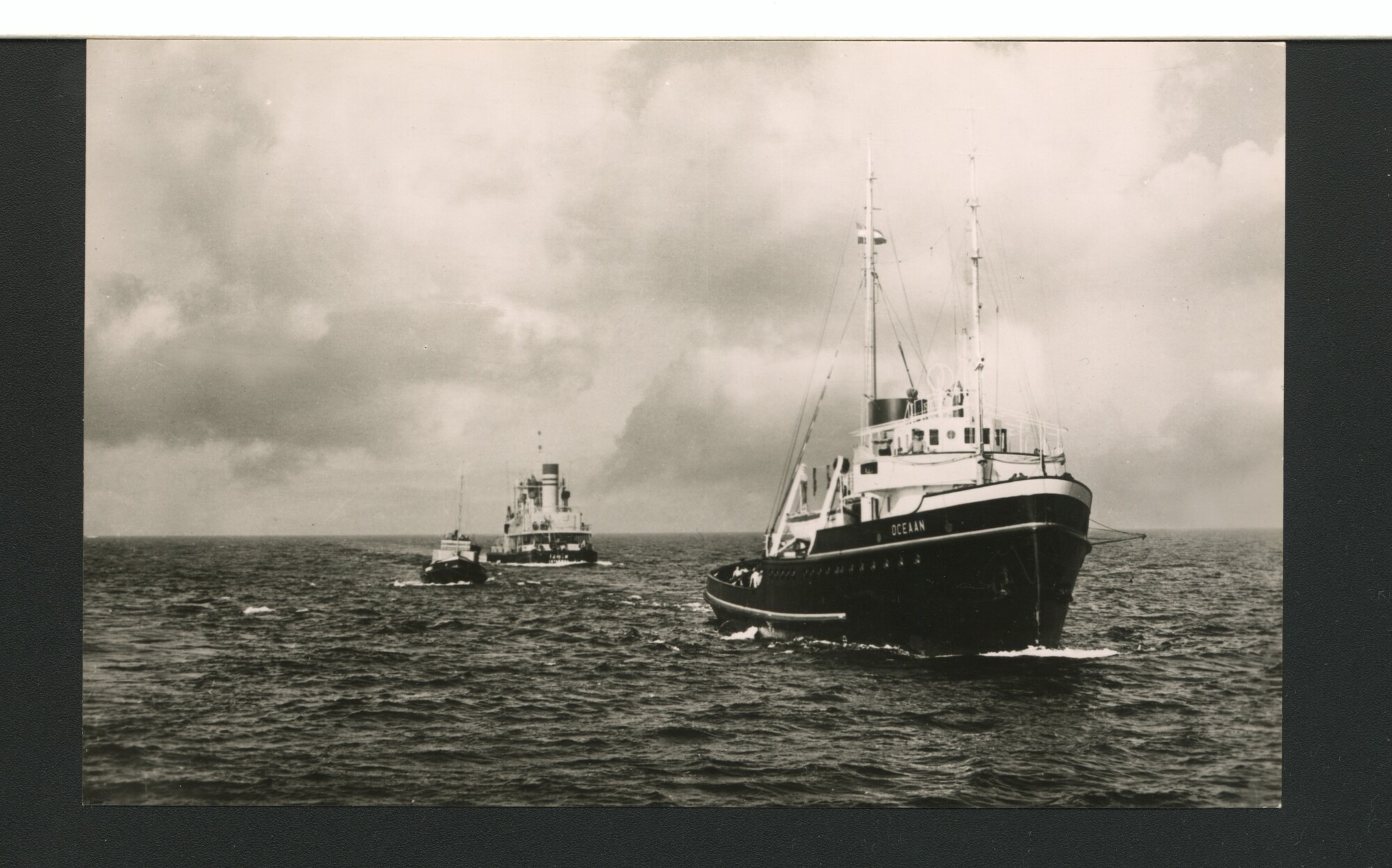 1993.6782; De sleepboot 'Oceaan' van L. Smit & Co's Internationale Sleepdienst; prentbriefkaart