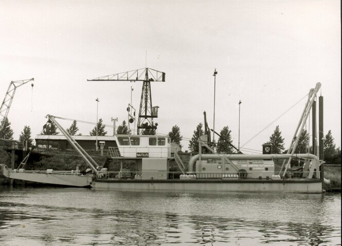 S.5219(12)0702; Foto's van de snijkopzuiger 'Nautilus' van Prins Aanneming Maatschappij uit Sliedrecht, in reparatie/verbouwing bij de ASM; fotoreportage