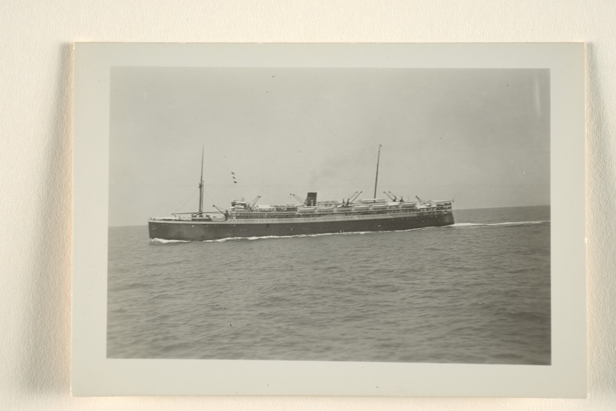 1995.7056; Het mailschip ms. Christiaan Huygens van de SMN; foto